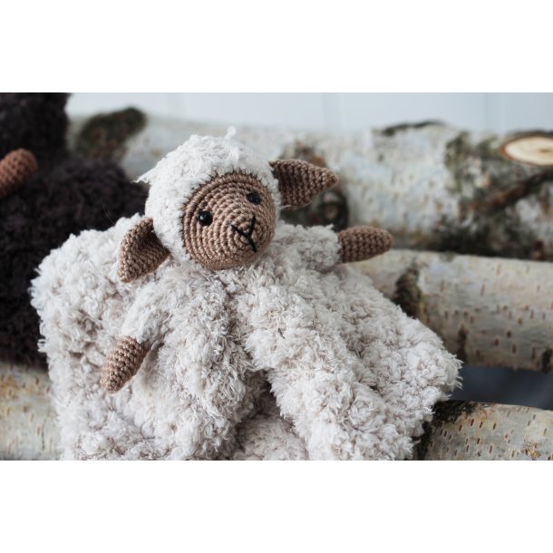 Chanel with blanket &amp; ring - FR