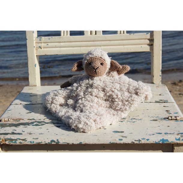 Chanel with blanket &amp; ring - FR