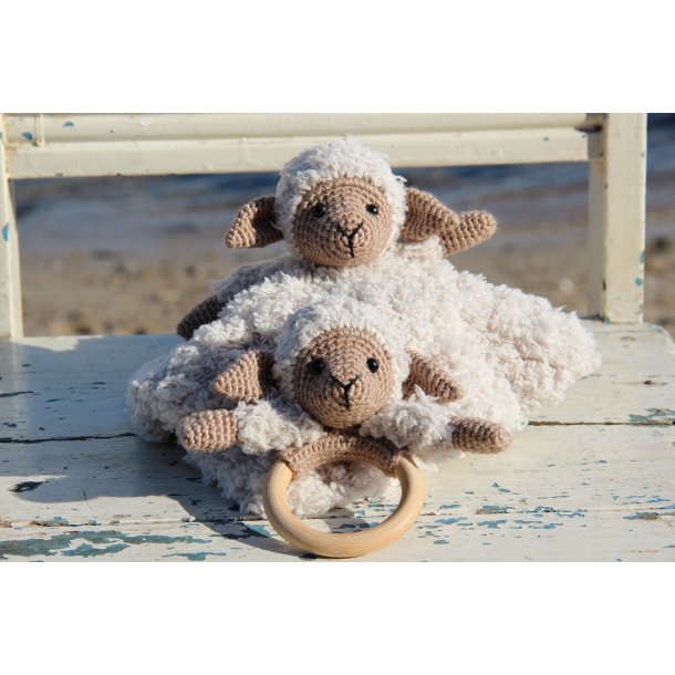 Chanel with blanket &amp; ring - FR