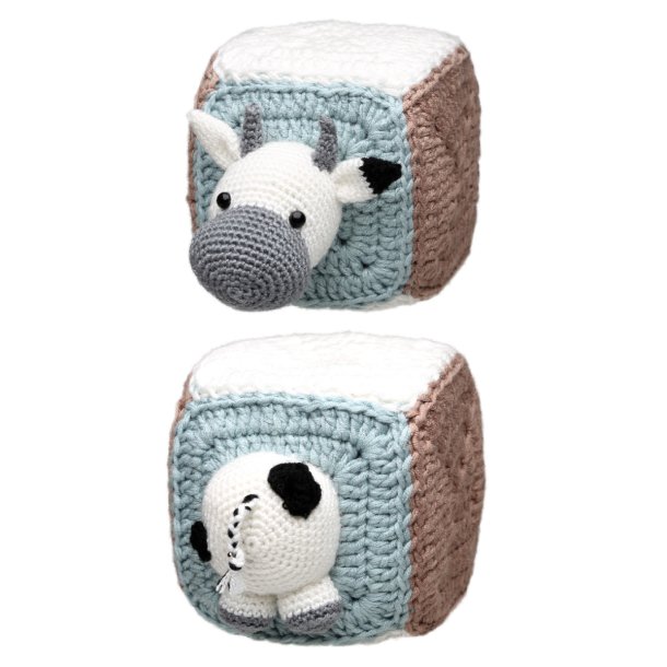 Stacking cubes with animals - UK