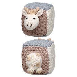 Stacking cubes with animals - UK