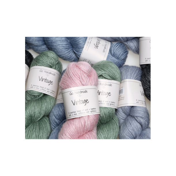 Cabled jacket with hood - Baby (3 months - 6 months) - UK